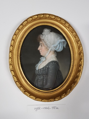 1922-0216-TEK a.jpg; 1922-0216-TEK; Miniatuurportret van Mevr. J.F.P. Drijfhout; tekeningen